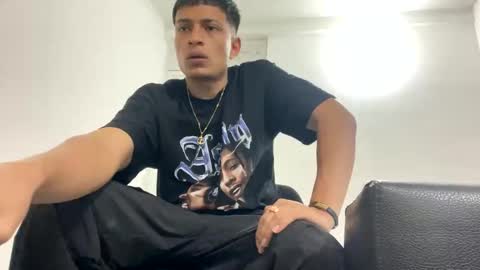 Juan Pablo-independent model online show from February 20, 2025, 11:43 pm