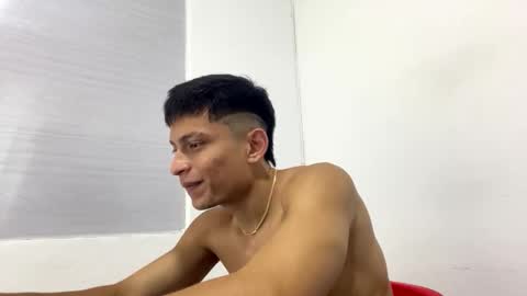 Juan Pablo-independent model online show from December 4, 2025, 4:44 am