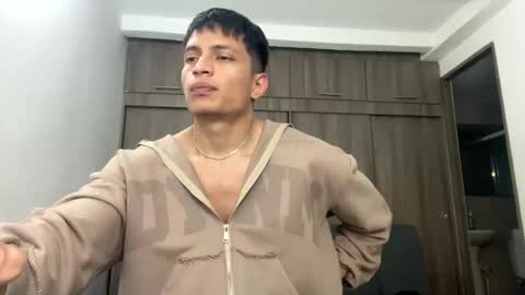 Juan Pablo-independent model online show from February 3, 2026, 3:04 am