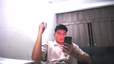 Juan Pablo-independent model online show from April 15, 2026, 12:39 am