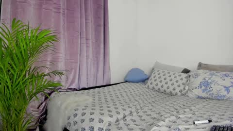 Snapshot of _sexy_star_ chatting on February 5, 2025, 11:28 pm E T H A N S T A R online show from February 5, 2025, 11:28 pm