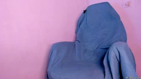 Violet online show from April 30, 2026, 8:57 pm