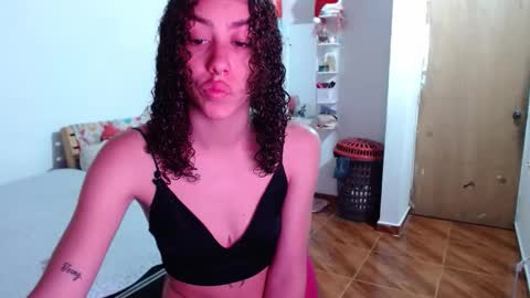 Snapshot of _shanellxxx chatting on May 5, 2026, 10:07 pm _shanellxxx online show from May 5, 2026, 10:07 pm