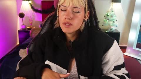 _sharlotte777 online show from December 27, 2024, 2:33 pm