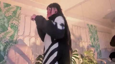 _sharlotte777 online show from December 19, 2025, 2:24 pm