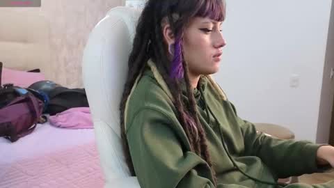 _sharlotte777 online show from January 14, 2026, 12:44 pm