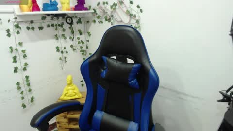 Snapshot of _sharlotte777 chatting on May 1, 2026, 4:55 pm _sharlotte777 online show from May 1, 2026, 4:55 pm