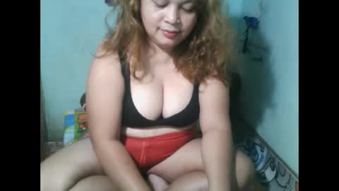 Snapshot of _simply_mama chatting on April 20, 2026, 8:43 pm _simply_mama online show from April 20, 2026, 8:43 pm