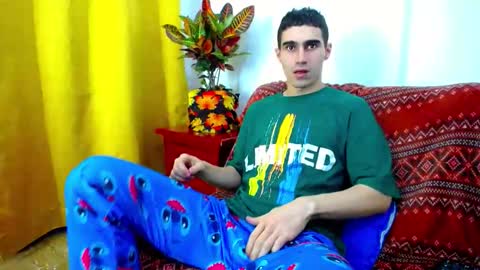 _skyleer_ online show from November 4, 2025, 11:37 pm