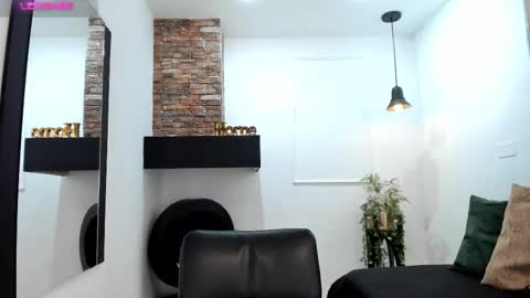 Snapshot of _sofia_cruz chatting on September 13, 2025, 7:35 pm 640 200 online show from September 13, 2025, 7:35 pm