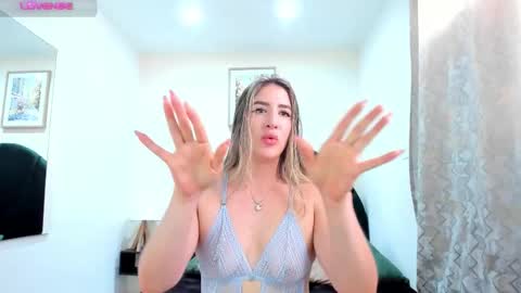 Snapshot of _sofia_cruz chatting on December 18, 2025, 7:42 pm 640 200 online show from December 18, 2025, 7:42 pm