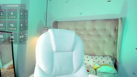 Sophie  online show from December 20, 2025, 9:00 pm