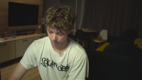 OLIVERpvt is open online show from January 26, 2025, 1:15 pm