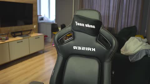 OLIVERpvt is open online show from February 21, 2025, 4:07 am