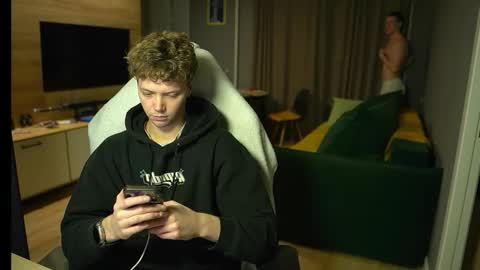 OLIVERpvt is open online show from November 25, 2025, 12:05 pm