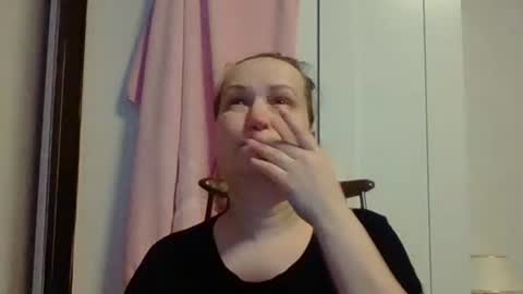 Snapshot of _squirty_pussyyy_ chatting on February 23, 2025, 4:17 am Melisa online show from February 23, 2025, 4:17 am