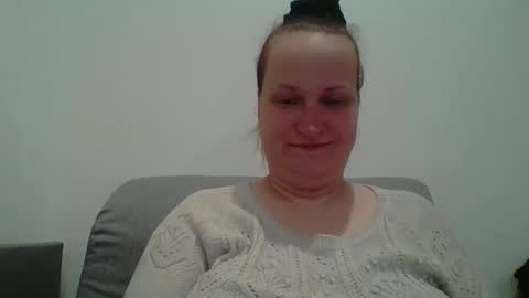 Snapshot of _squirty_pussyyy_ chatting on October 9, 2025, 3:04 am Melisa online show from October 9, 2025, 3:04 am