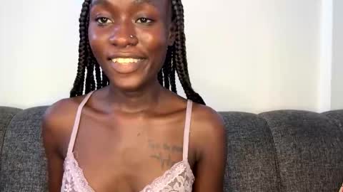 Snapshot of _sweejewel chatting on October 24, 2025, 10:33 am _sweejewel online show from October 24, 2025, 10:33 am