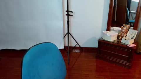 Snapshot of _the_dark_side_of_the_moon_ chatting on September 28, 2025, 4:29 am _the_dark_side_of_the_moon_ online show from September 28, 2025, 4:29 am