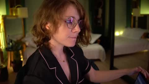 Evi online show from February 28, 2025, 10:06 pm