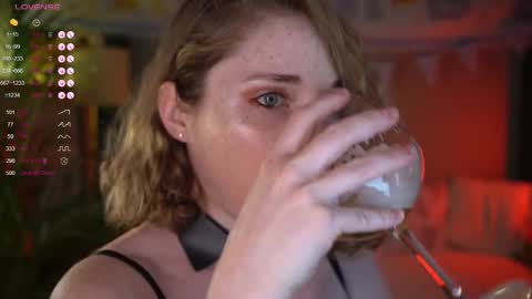 Evi online show from October 3, 2025, 7:44 pm