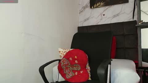 tinny online show from September 25, 2025, 2:43 pm