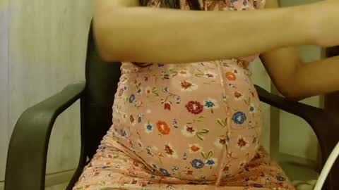 Snapshot of _tinyrousse_ chatting on April 27, 2026, 1:25 am Rousse online show from April 27, 2026, 1:25 am
