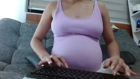 Snapshot of _tinyrousse_ chatting on April 29, 2026, 11:33 pm Rousse online show from April 29, 2026, 11:33 pm