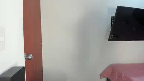 _valentina_69 online show from February 12, 2026, 11:33 pm