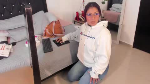 Veronica online show from March 6, 2025, 12:19 pm