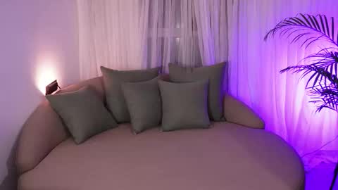 VICTORIA online show from September 27, 2025, 1:21 am