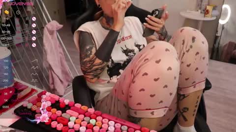 Alis online show from October 19, 2025, 8:04 am