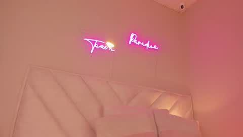 _wendy_x online show from November 17, 2025, 11:38 am