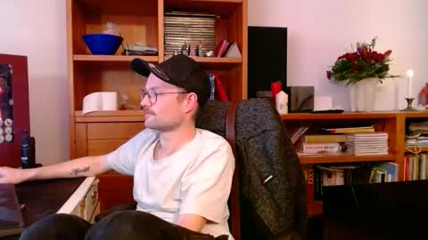 _whoisthatguy_ online show from January 16, 2026, 5:06 pm