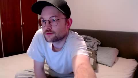 Snapshot of _whoisthatguy_ chatting on February 1, 2026, 12:48 pm _whoisthatguy_ online show from February 1, 2026, 12:48 pm