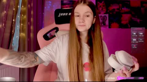 Enni online show from December 27, 2024, 8:24 am