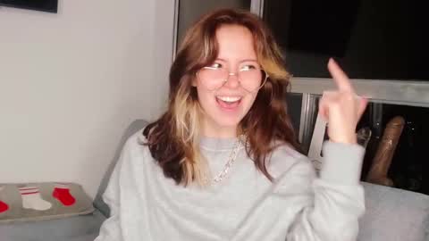 _yourcherrybomb online show from December 31, 2024, 5:55 am