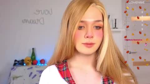 LITTLE FOX online show from October 31, 2025, 3:24 pm