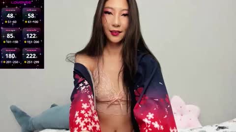 Mia online show from November 14, 2025, 12:53 am