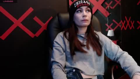 Yuyi online show from February 22, 2025, 11:13 am