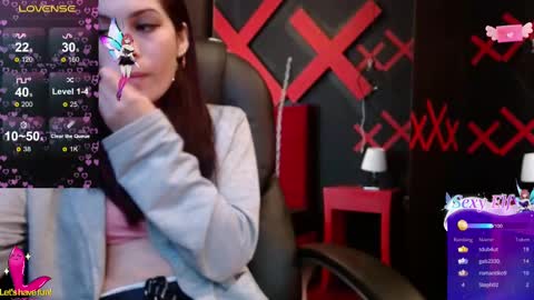 Yuyi online show from March 9, 2025, 2:21 pm