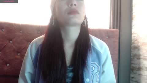 Yuyi online show from November 18, 2025, 11:47 am