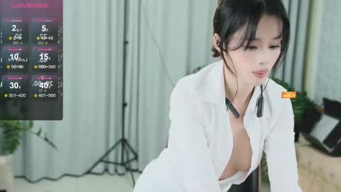 _zizi_ online show from March 6, 2025, 12:41 pm