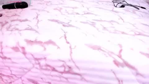 _zoe19_ online show from November 25, 2025, 11:32 am