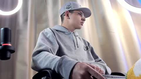 alejo online show from February 5, 2025, 4:16 am