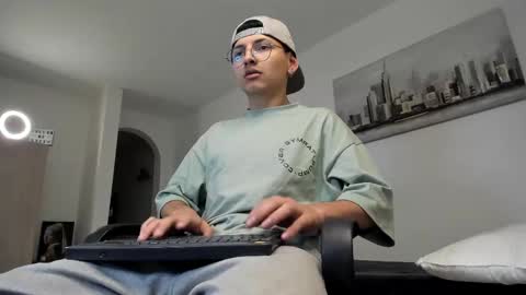 alejo online show from March 11, 2025, 6:00 am