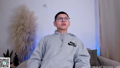 a_lejandro_0_8 online show from April 6, 2026, 1:03 am