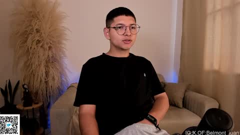 a_lejandro_0_8 online show from April 7, 2026, 2:39 pm