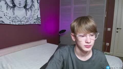 Kris Michael online show from September 22, 2025, 8:11 pm