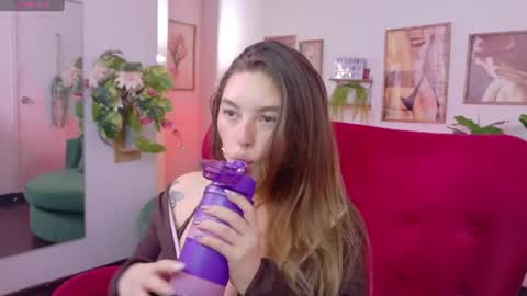 Snapshot of aaaaamy_1 chatting on June 21, 2026, 10:01 pm Aamy online show from June 21, 2026, 10:01 pm